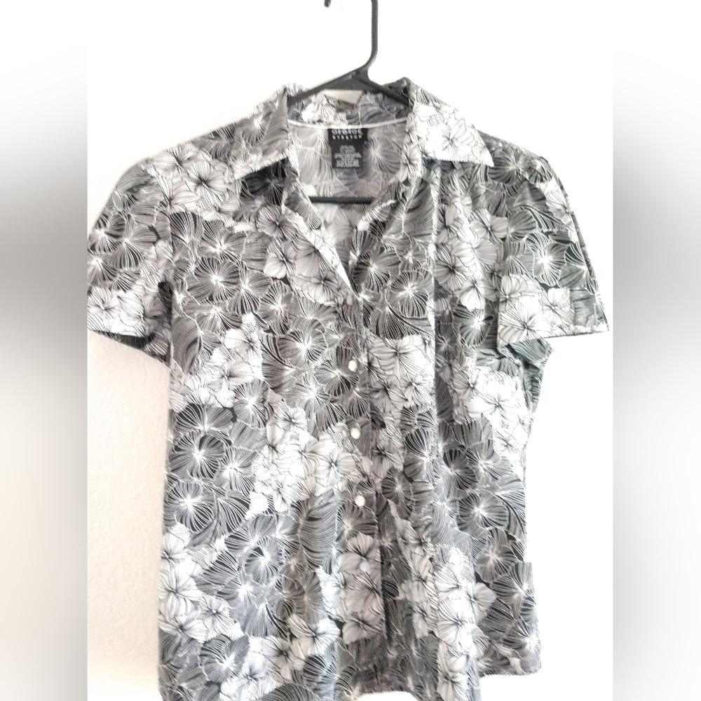 George Stretch Floral Shirt Black White Flowers Short Sleeve Medium Chest 34"